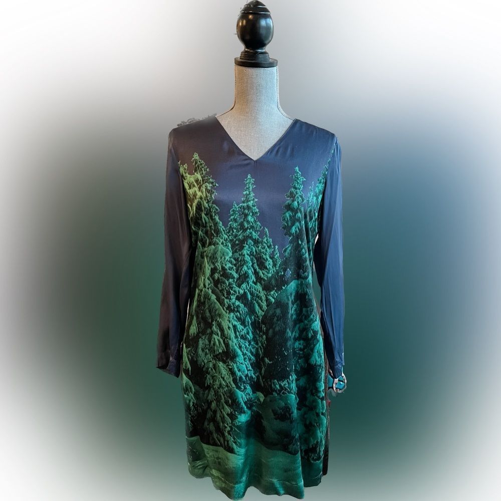 🌲Nice Things🌲 - Alpine Valley Digital Print Dress / Size M /US 6-8/ Navy